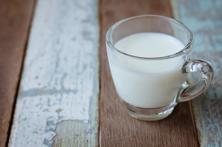 51415927-el-pequeño-vaso-corto-de-leche Vaso de leche pequeño - Image 1